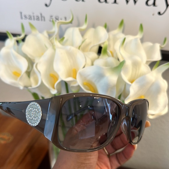 VINTAGE CHANEL Brown Gradient Pearl Cocomark Sunglasses 🕶️✨ - Picture 2 of 16